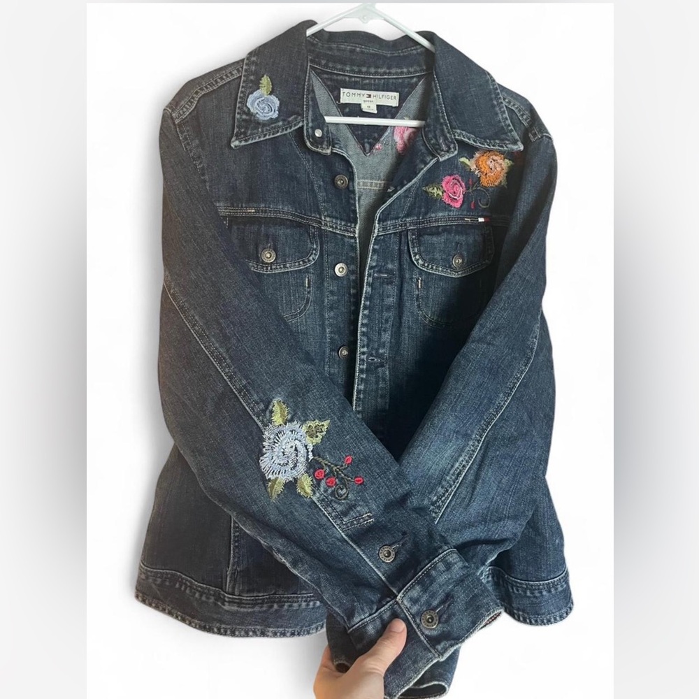 Tommy Hilfiger Woman Sz 1X Embroidered Floral Denim Trucker Jacket, Y2K Era